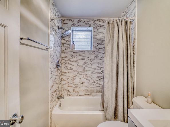 320 Hermitage Street, Philadelphia PA 19128