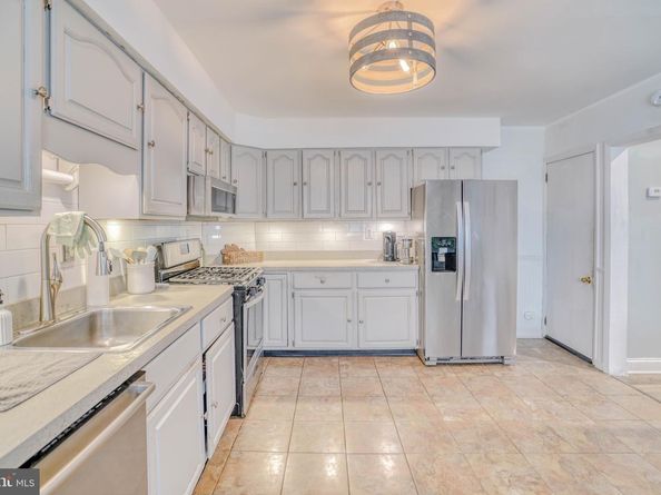 320 Hermitage Street, Philadelphia PA 19128