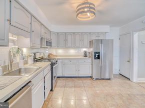 320 Hermitage Street, Philadelphia PA 19128