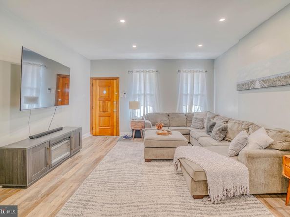 320 Hermitage Street, Philadelphia PA 19128