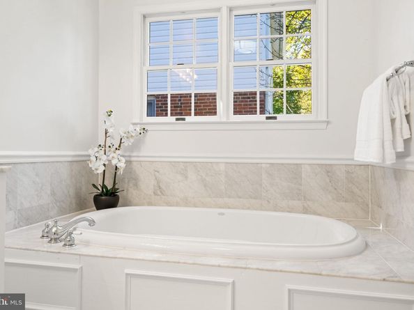 5621 Huntington Parkway, Bethesda MD 20814
