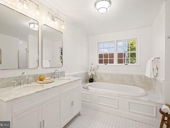 5621 Huntington Parkway, Bethesda MD 20814