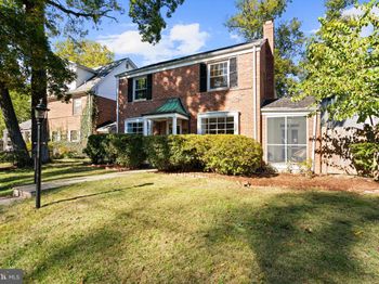 5621 Huntington Parkway