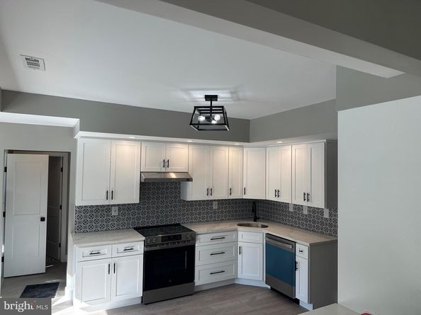 125 Fox Hollow Drive, Feasterville Trevose PA 19053