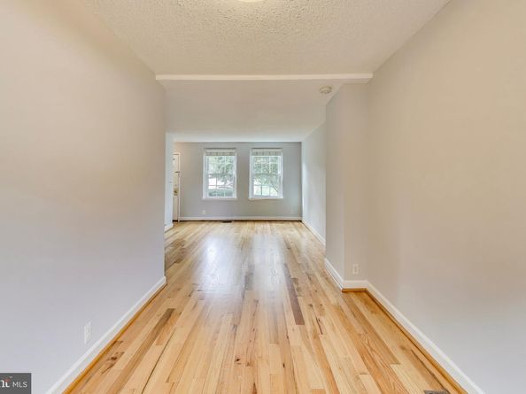 2879 S Abingdon Street, Arlington VA 22206