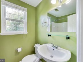 2879 S Abingdon Street, Arlington VA 22206