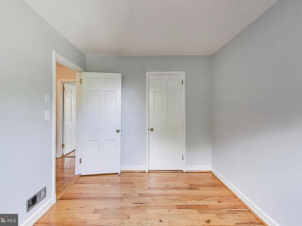 2879 S Abingdon Street, Arlington VA 22206