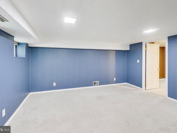 2879 S Abingdon Street, Arlington VA 22206