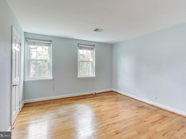 2879 S Abingdon Street, Arlington VA 22206