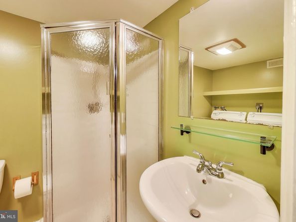 2879 S Abingdon Street, Arlington VA 22206