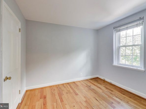 2879 S Abingdon Street, Arlington VA 22206