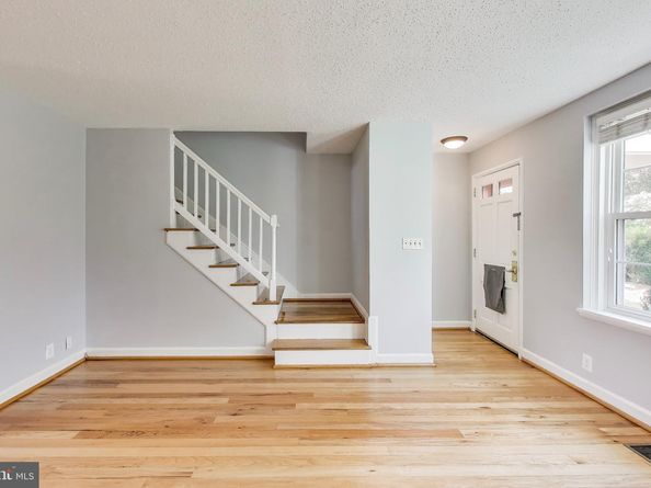 2879 S Abingdon Street, Arlington VA 22206