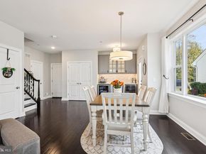 8 Lacey Lane, Warminster PA 18974