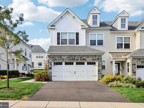8 Lacey Lane, Warminster PA 18974