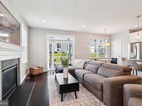 8 Lacey Lane, Warminster PA 18974