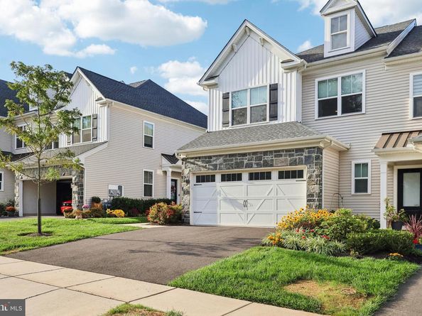 8 Lacey Lane, Warminster PA 18974