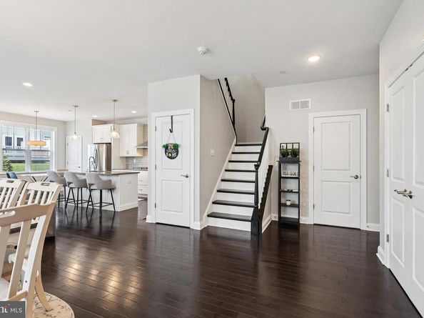 8 Lacey Lane, Warminster PA 18974