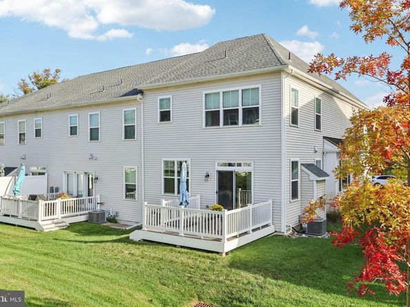 8 Lacey Lane, Warminster PA 18974
