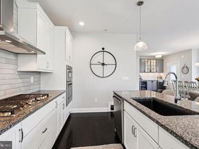 8 Lacey Lane, Warminster PA 18974