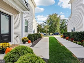 8 Lacey Lane, Warminster PA 18974