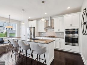 8 Lacey Lane, Warminster PA 18974