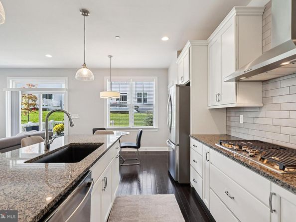 8 Lacey Lane, Warminster PA 18974