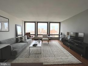 210 Locust Street 15EW, Philadelphia PA 19106