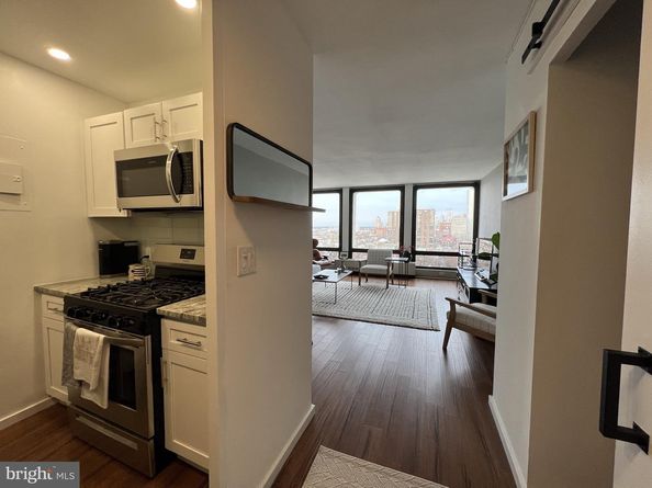 210 Locust Street 15EW, Philadelphia PA 19106