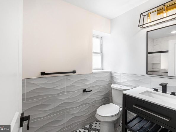 2125 S 9TH Street, Philadelphia PA 19148