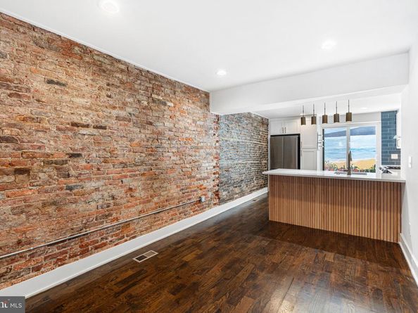 2125 S 9TH Street, Philadelphia PA 19148