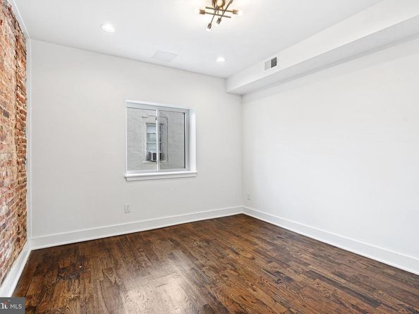 2125 S 9TH Street, Philadelphia PA 19148