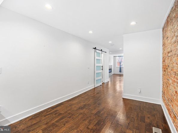 2125 S 9TH Street, Philadelphia PA 19148