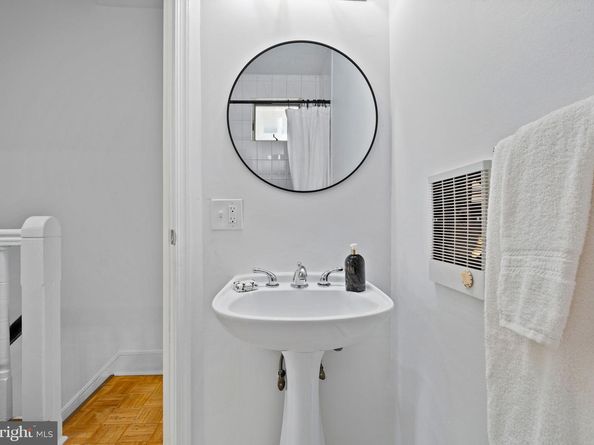 870 N 30TH Street, Philadelphia PA 19130