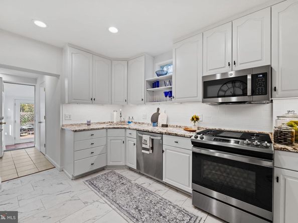 870 N 30TH Street, Philadelphia PA 19130