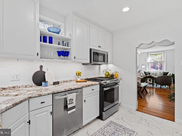 870 N 30TH Street, Philadelphia PA 19130