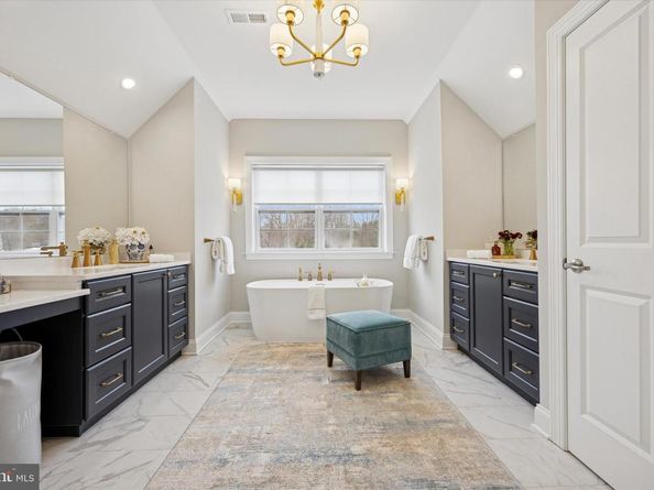 214 Grove Valley Court, Chalfont PA 18914