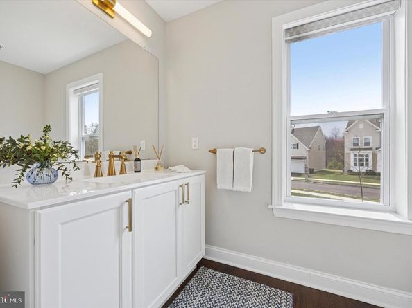 214 Grove Valley Court, Chalfont PA 18914