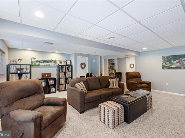 938 Jamison, Warminster PA 18974