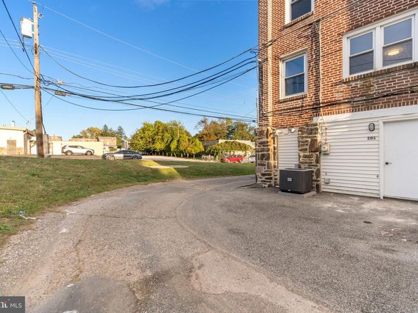 201 Cambridge Road, Clifton Heights PA 19018