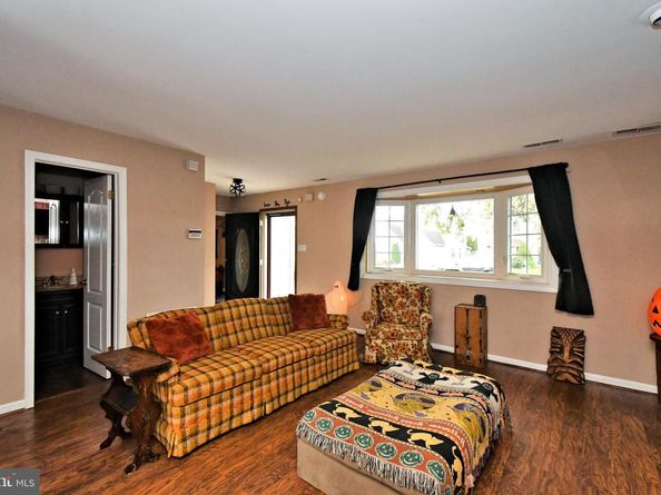 1050 Village Drive, Croydon PA 19021