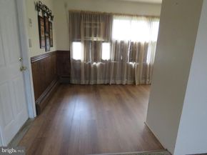 35 Parkside Circle, Levittown PA 19056