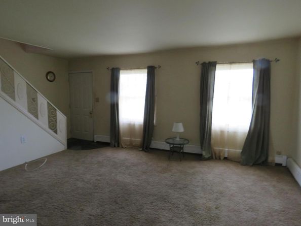 35 Parkside Circle, Levittown PA 19056