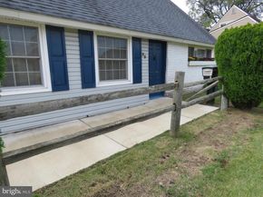 35 Parkside Circle, Levittown PA 19056