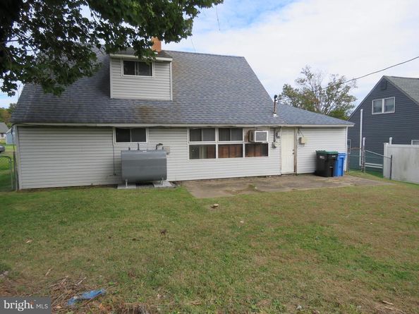 35 Parkside Circle, Levittown PA 19056