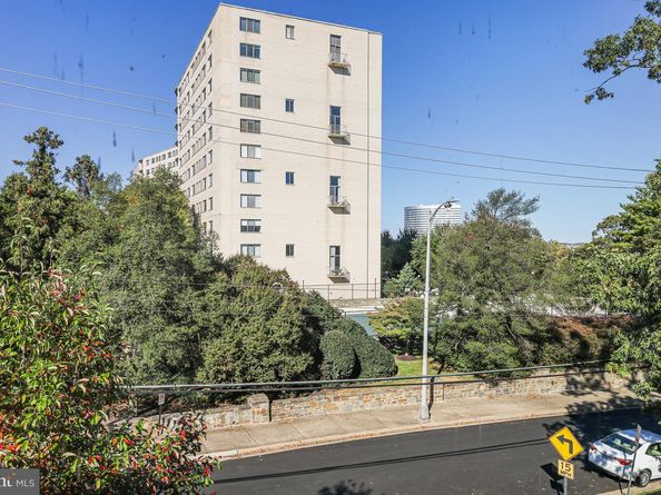 1404 12TH Street N 32, Arlington VA 22209