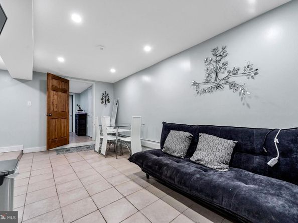 18 Elm Avenue, Upper Darby PA 19082