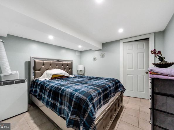 18 Elm Avenue, Upper Darby PA 19082