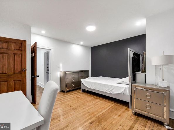 18 Elm Avenue, Upper Darby PA 19082