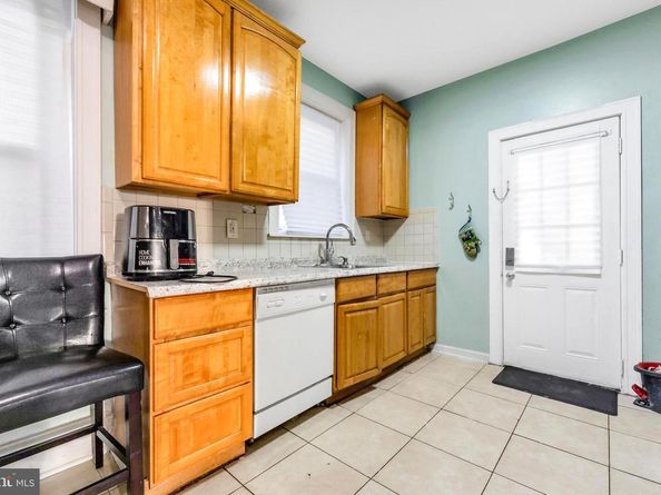 18 Elm Avenue, Upper Darby PA 19082