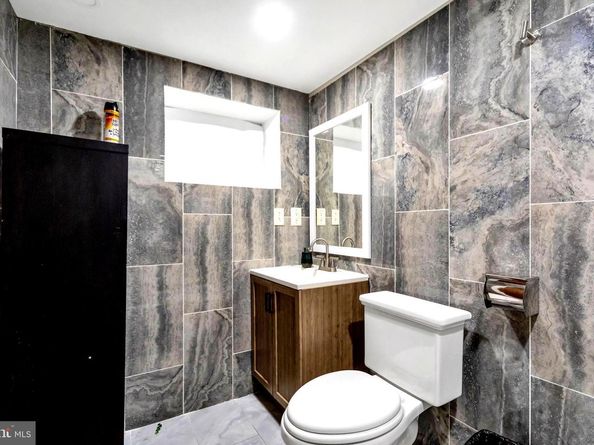 18 Elm Avenue, Upper Darby PA 19082